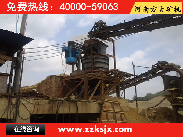 河卵石制砂機生產(chǎn)現場(chǎng)，鵝卵石破碎機現場(chǎng)